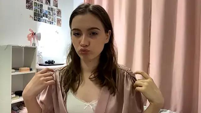 Kira_Sanders on StripChat