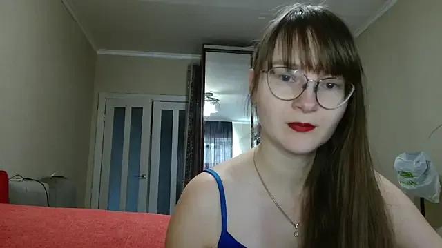 KiraGoldens on StripChat