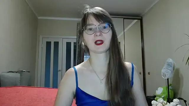 KiraGoldens on StripChat