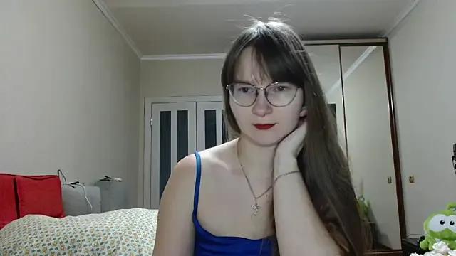 KiraGoldens on StripChat