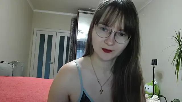 KiraGoldens on StripChat