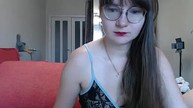 KiraGoldens on StripChat