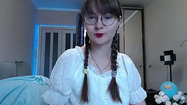 KiraGoldens on StripChat