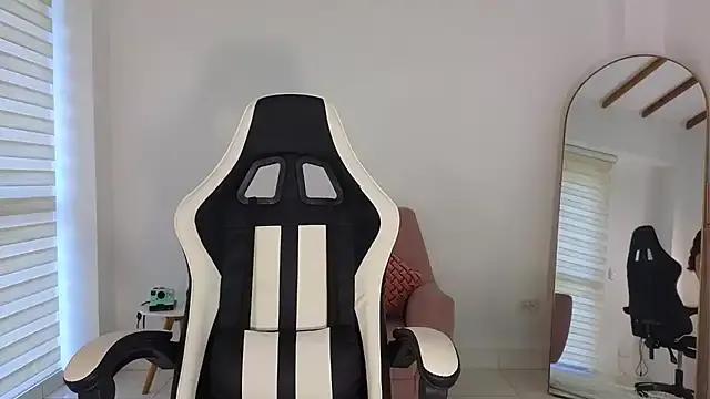 KristennBlue on StripChat