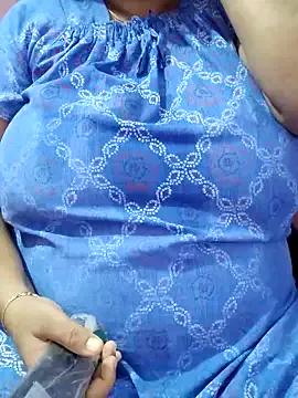 lathikaqueentamil on StripChat