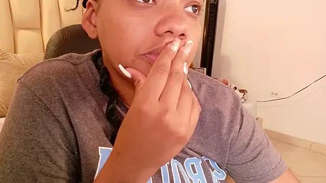 lia_mariana on StripChat