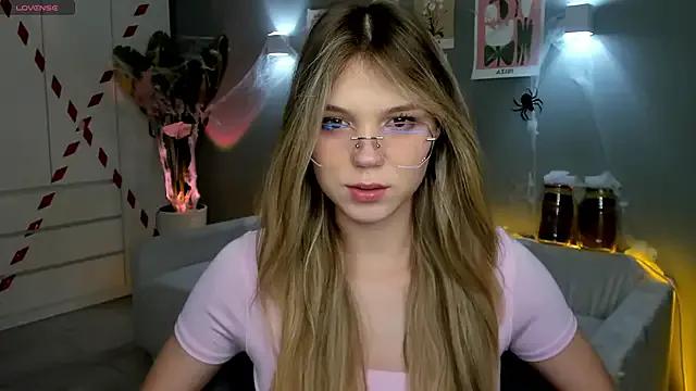 linakorvin on StripChat