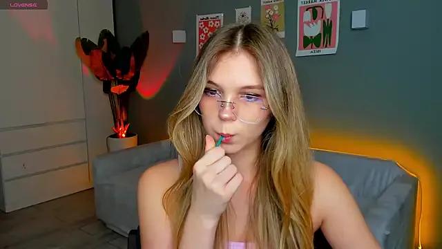 linakorvin on StripChat