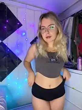 Livewithlucy on StripChat