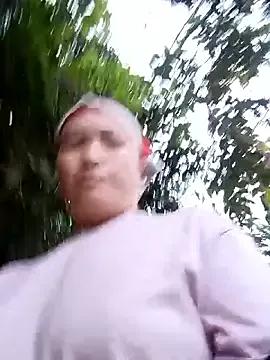 Love-Mama33 on StripChat