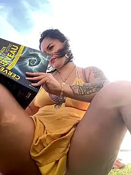 Luccreccia_ on StripChat