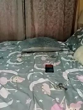 Luciouslips00 on StripChat