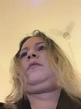 Lucy_Milf_474 on StripChat