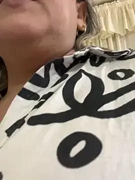 Lucy_Milf_474 on StripChat