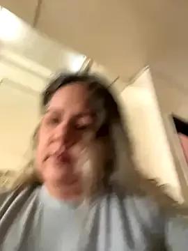 Lucy_Milf_474 on StripChat