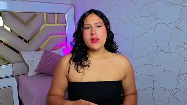 luna_jonezz on StripChat