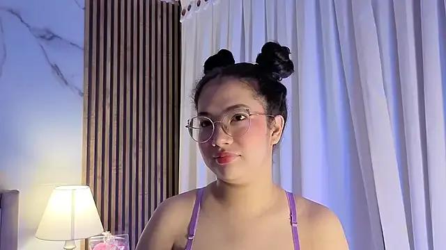 LunaRosse_ on StripChat