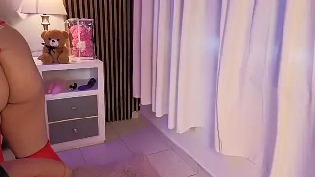 LunaRosse_ on StripChat