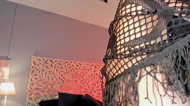 lupeebony on StripChat