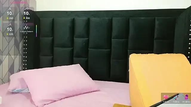 mamaneedsfun on StripChat