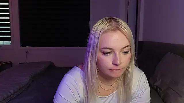 margot_robbie7 on StripChat
