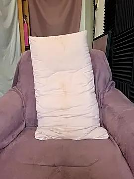 MilaCat0000 on StripChat