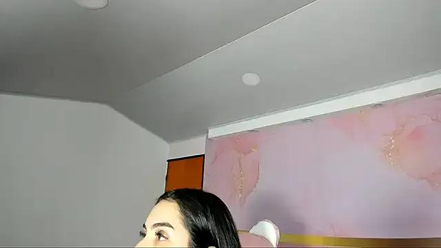 milk_candy18 on StripChat