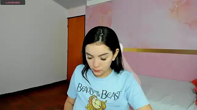 milk_candy18 on StripChat
