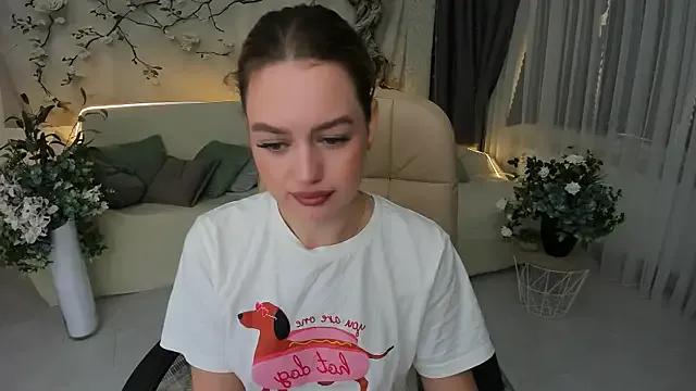 MiracleCurly on StripChat