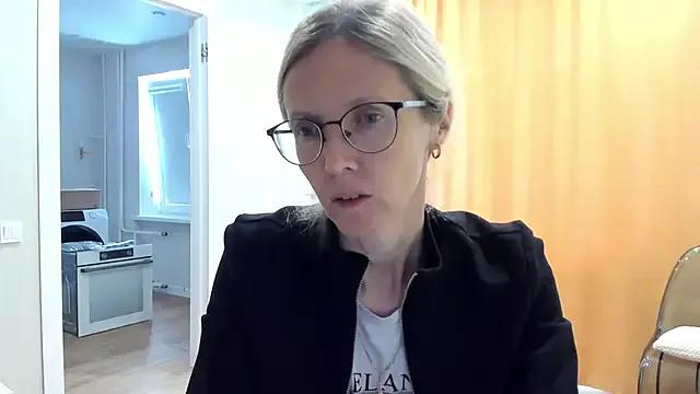 MollyStory on StripChat