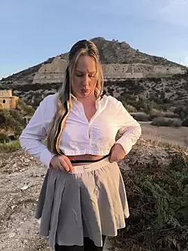 Mona_Plus on StripChat