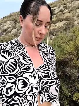 Mona_Plus on StripChat