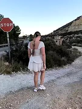 Mona_Plus on StripChat