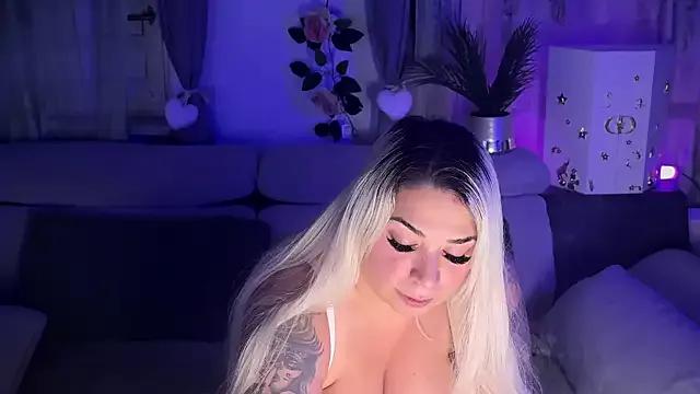 Monageil on StripChat