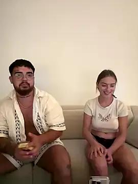 MrAndMrsSavage on StripChat