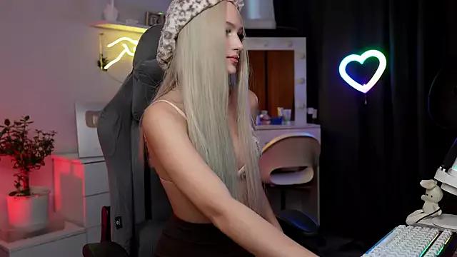 MrsTenderBeast on StripChat