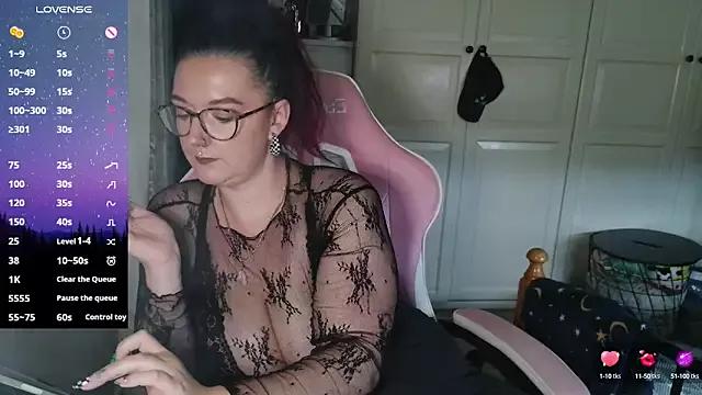 Ms_Lunar-Lust on StripChat