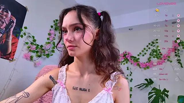 MyLoulaby on StripChat