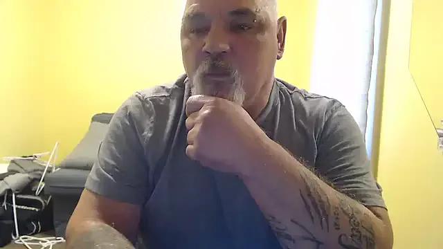 Newfiesausage1972 on StripChat