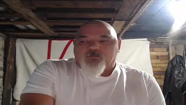 Newfiesausage1972 on StripChat