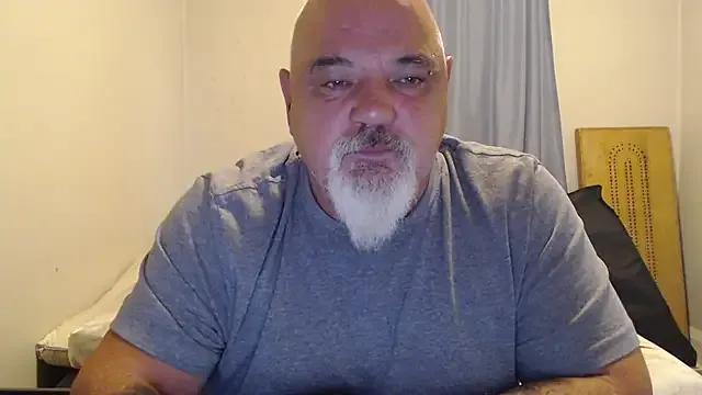 Newfiesausage1972 on StripChat