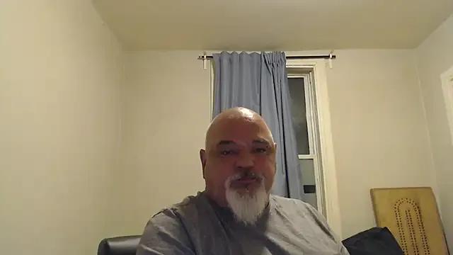 Newfiesausage1972 on StripChat