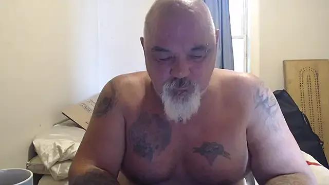 Newfiesausage1972 on StripChat