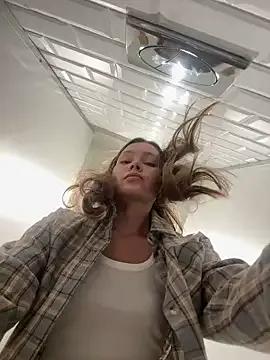 nicole111 on StripChat