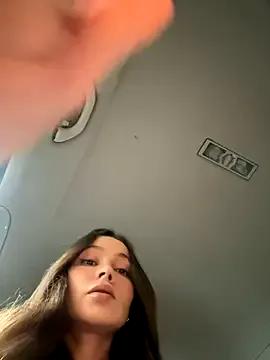 nicole111 on StripChat
