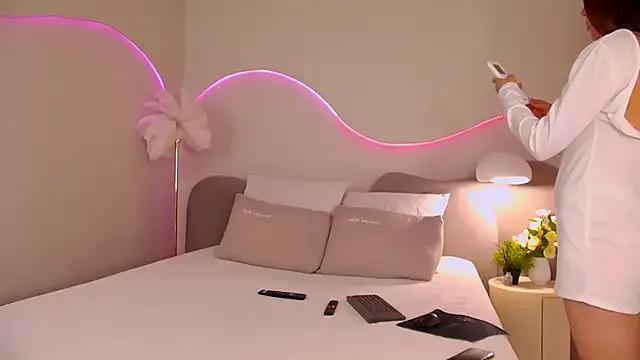 Nicole_Space on StripChat