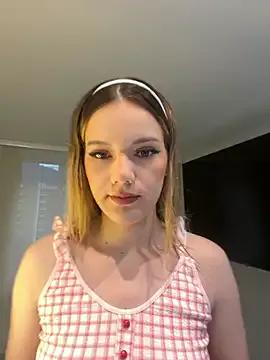 NicoleCut on StripChat