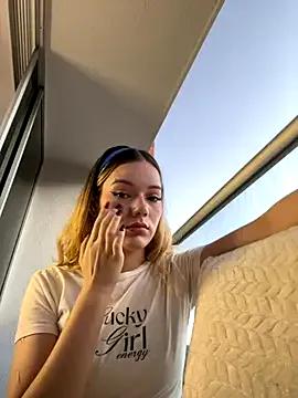 NicoleCut on StripChat