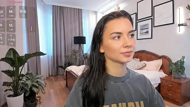 NicoleLuv on StripChat