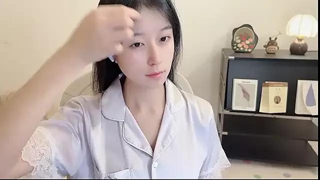 Onechestnut on StripChat